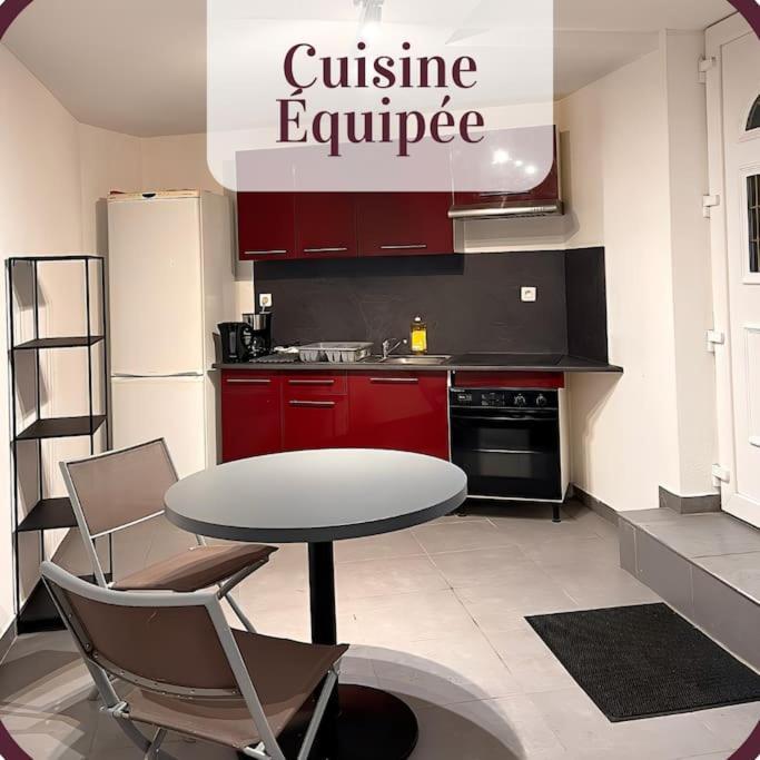 Appartement 2 Pieces Rdc En Duplex Vue Cour Parking Gratuit A 20Metres Roanne Exterior foto